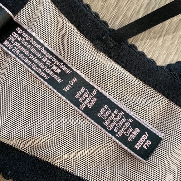 Victoria’s Secret Very Sexy black lace plunge bra size 32DDD - Picture 8 of 11